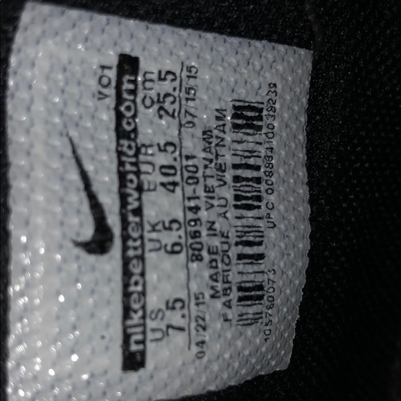 Nike basketball shoes. - Picture 3 of 5